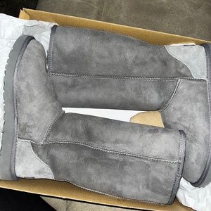 Size nine women’s ugg boots brand new never worn